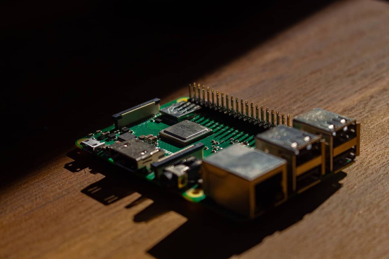 15 Raspberry Pi Projects for Beginners to Keep You Busy ...