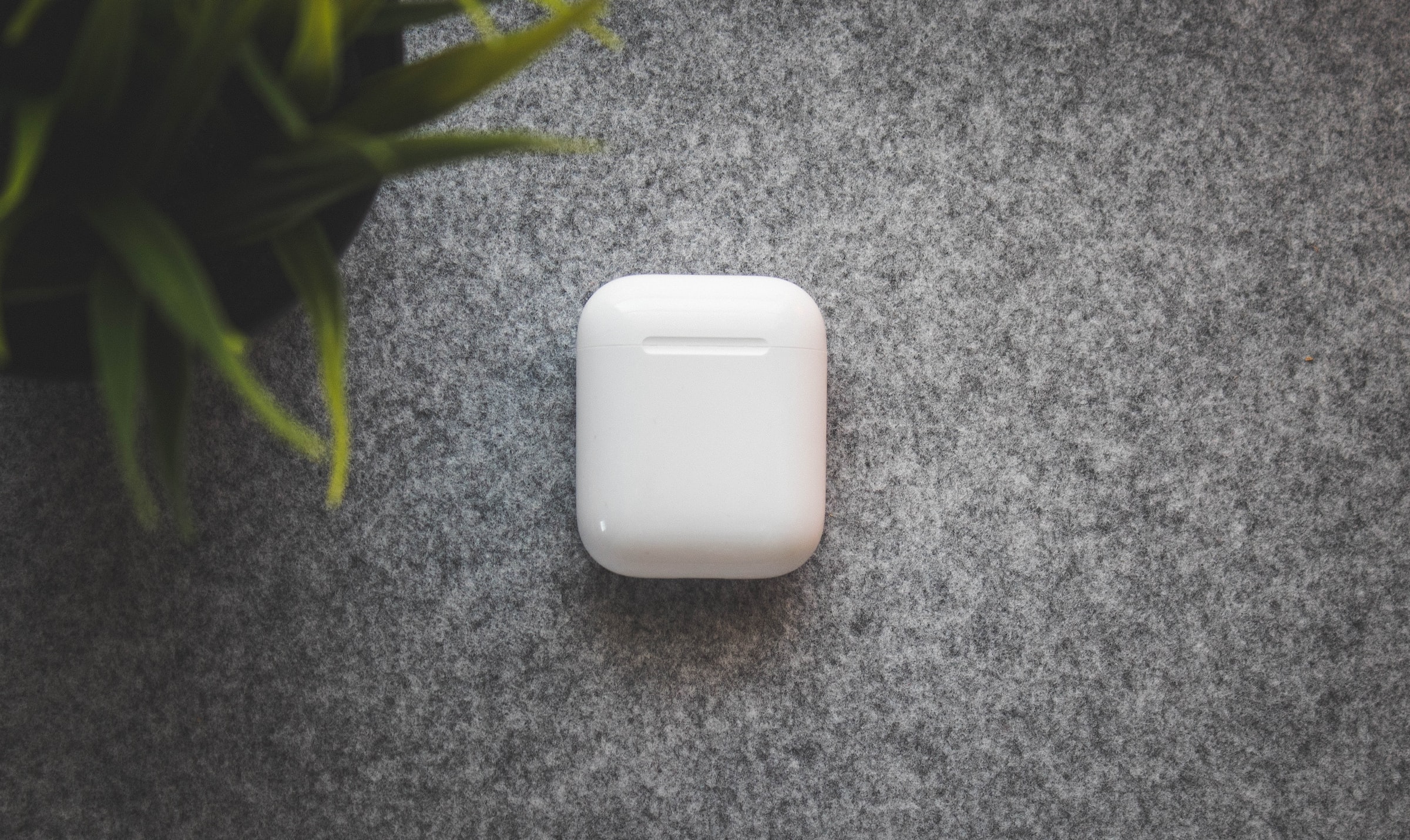 How to Clean Your AirPods Case