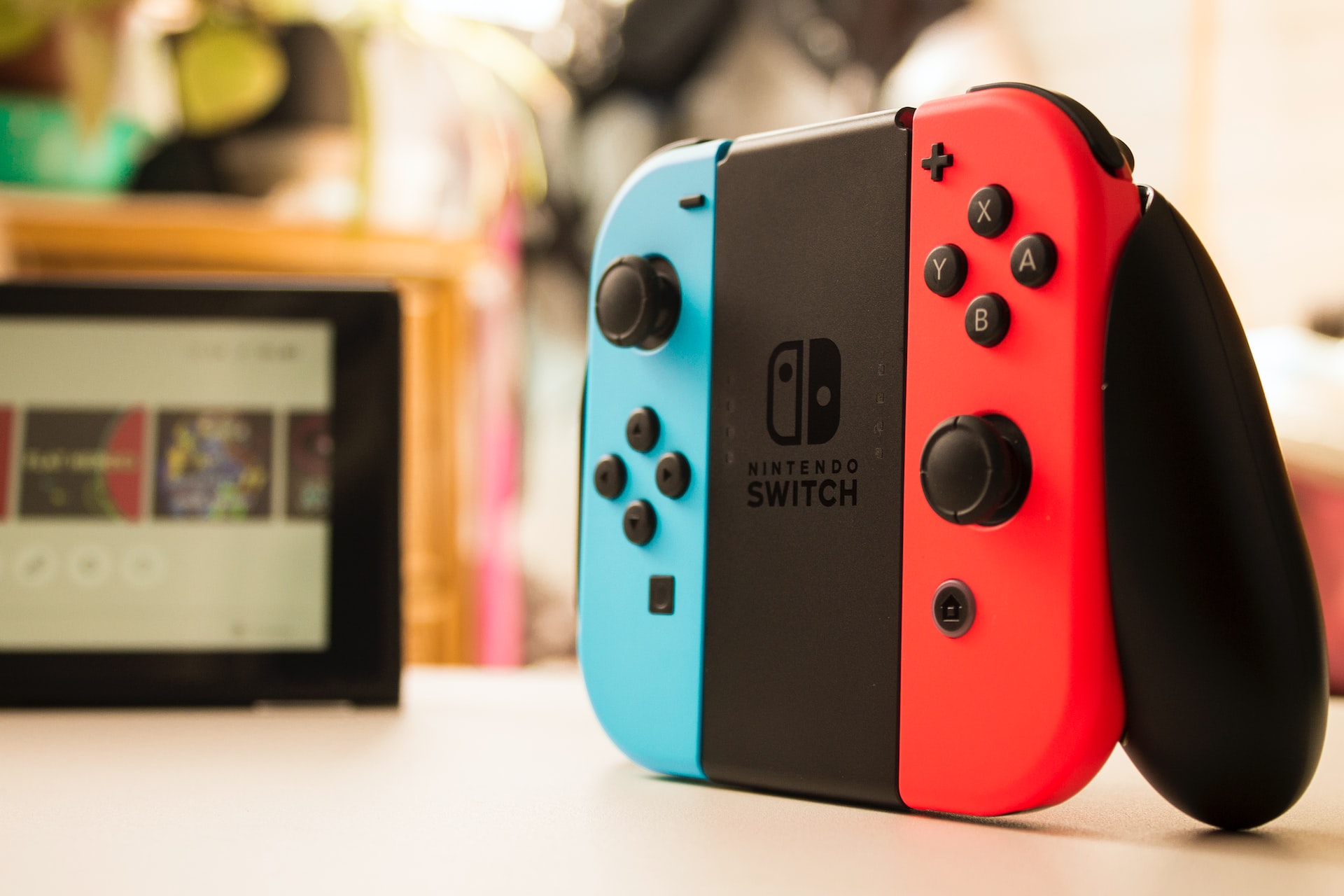Nintendo Switch vs. Lite: Which Should You Buy?