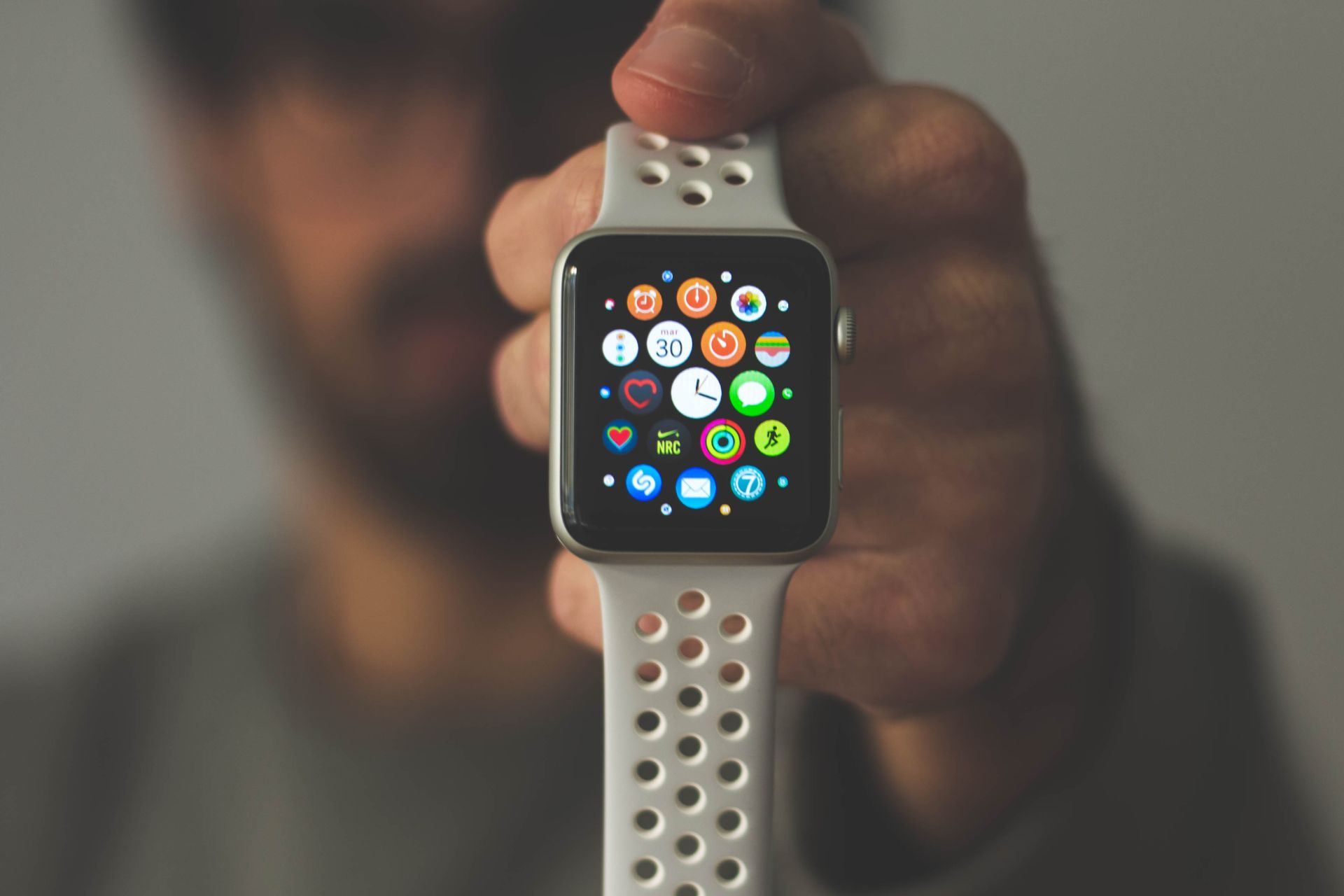 6 Cool Apple Watch Features You Didn’t Know