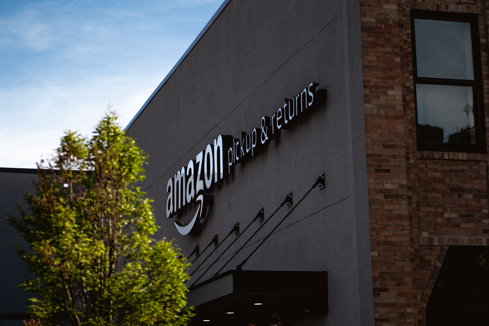 Amazon Pickup & Returns building